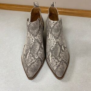 Universal Thread Snakeskin Ankle Booties